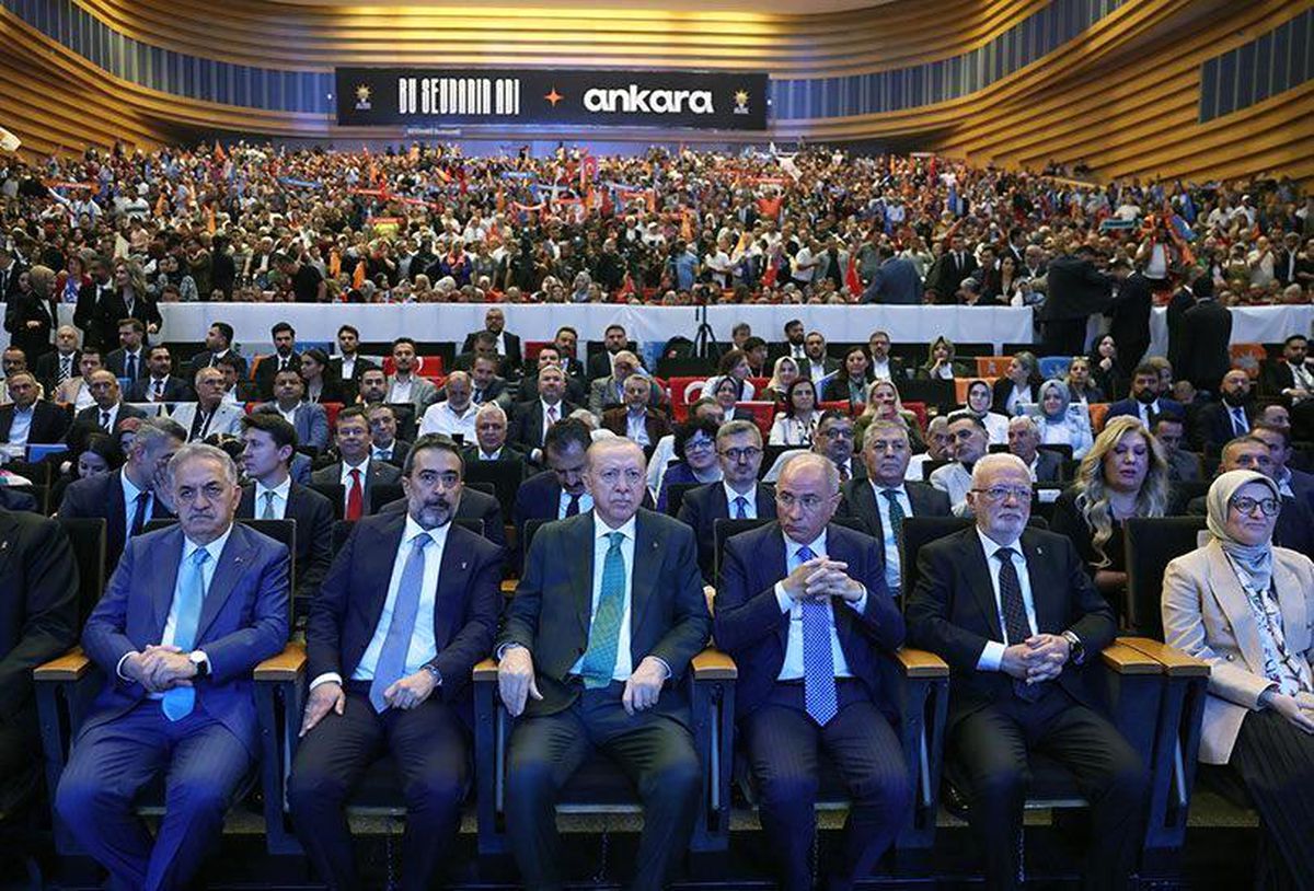 Cumhurbaşkanı Erdoğan: "Siyasi rakiplerimiz koltuk kavgası verirken biz Türkiye'yi geleceğe hazırlamanın mücadelesini ve..