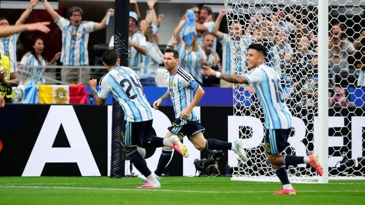 Messi Dünya Kupası'nda tarih yazdı! Arjantin son 32'de!