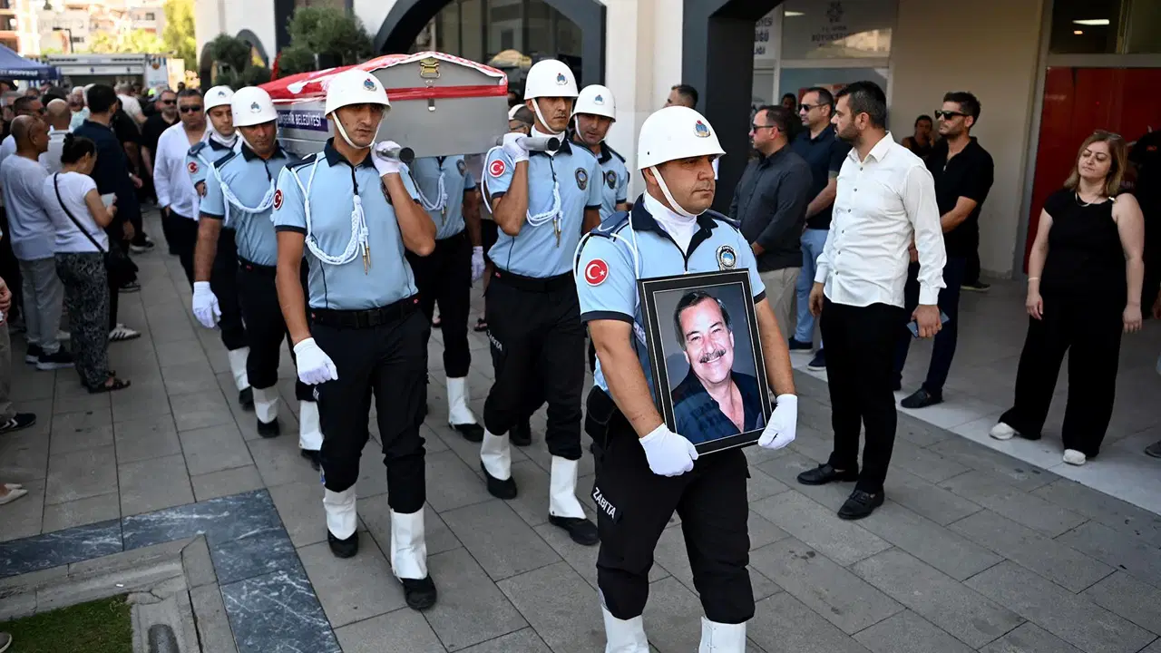 Eski Kuşadası Belediye Başkanı Engin Berberoğlu son yolculuğuna uğurlandı