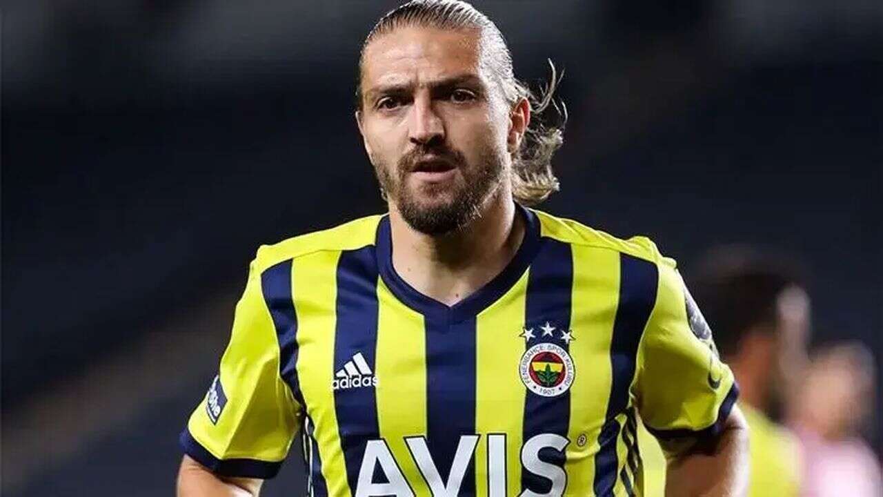 37 yaşındaki eski Fenerbahçeli sol bek futbola veda etti