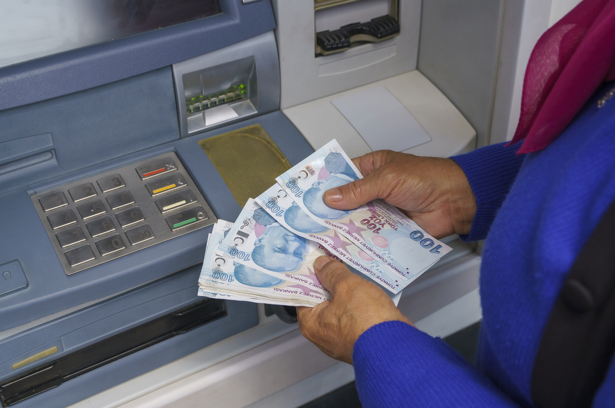 Bankalar kesenin ağzını açtı, emekli maaşını taşıyana müjde. Emekliye 32 bin TL promosyon fırsatı