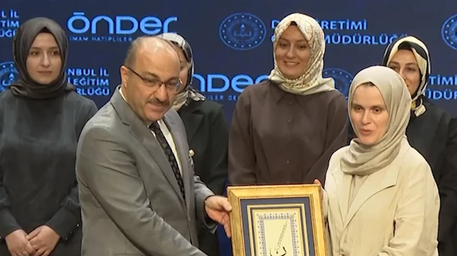 ÖNDER İmam Hatipliler Derneği'nin kitap okuma ve hadis yarışmalarında dereceye giren öğrenciler ödüllerine kavuştu