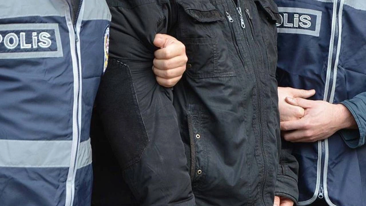 Türkiye güne böyle uyandı! İki belediyeye operasyon bir başkana tutuklama