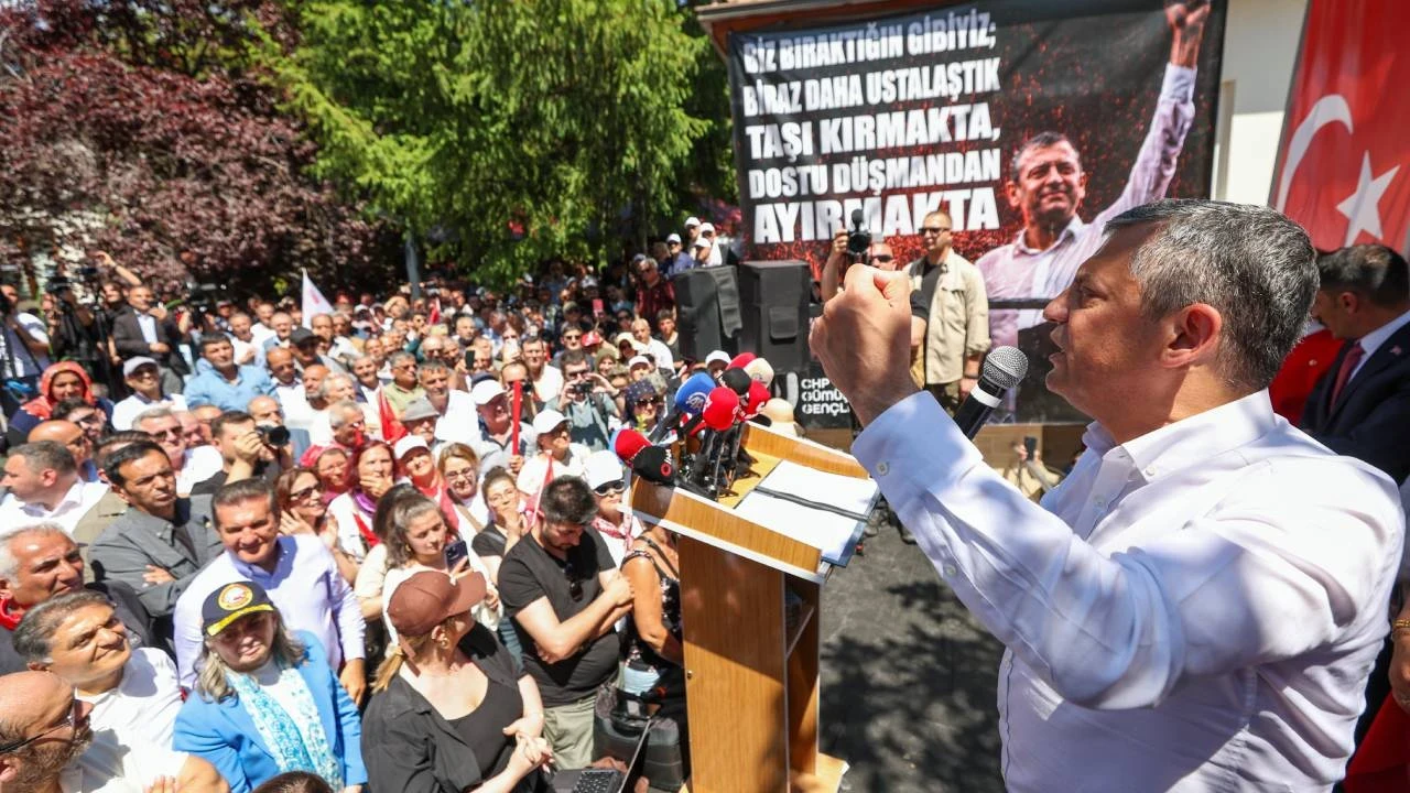 Özgür Özel Tekke'den seslendi: 'Yeni mücadelenin rotası yürüyüştür'