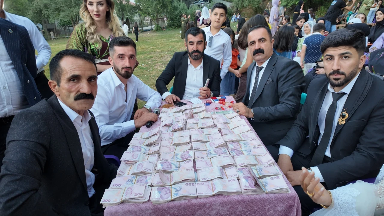 2 gün 2 gece düğün: 6 milyon TL'lik takı takıldı