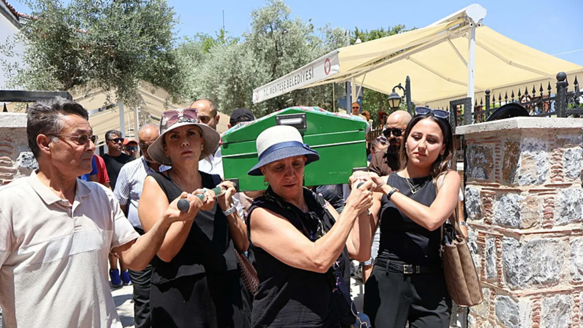 Muğla'da sevgilisi tarafından hayattan koparılan Sevil'e son veda: Tabutunu kadınlar omuzladı