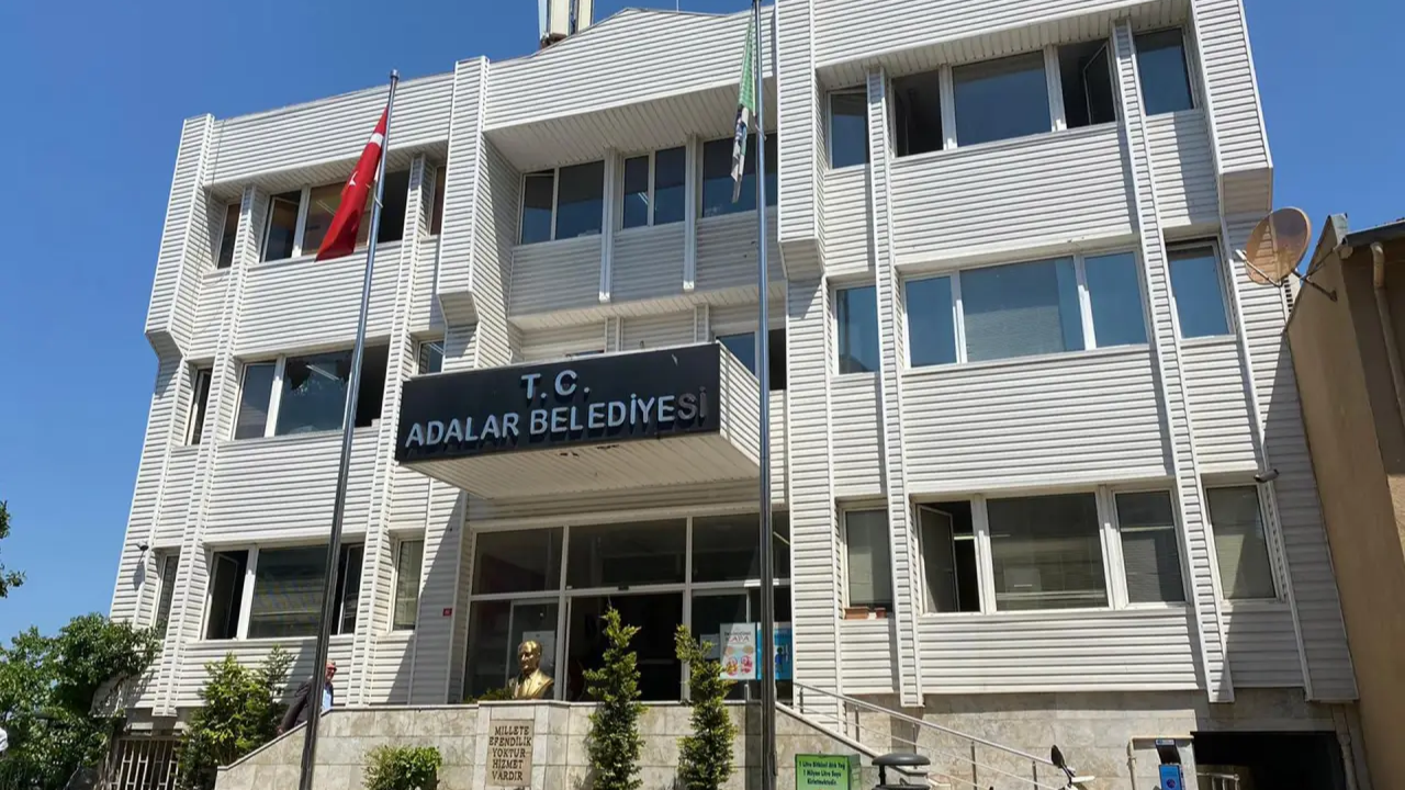 Adalar Belediyesi'ne "rüşvet ve yolsuzluk" operasyonu: Belediye Başkanı dahil 41 gözaltı