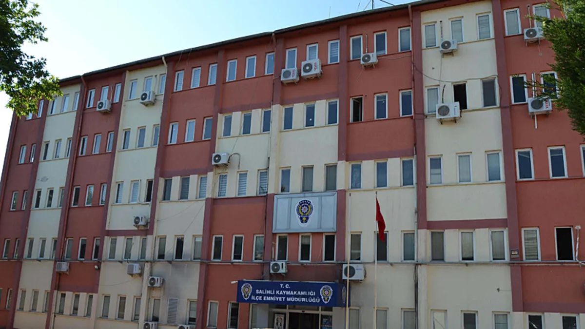 Uzaklaştırma kararı aldırmıştı: Eşini 5 bıçak darbesiyle katletti!