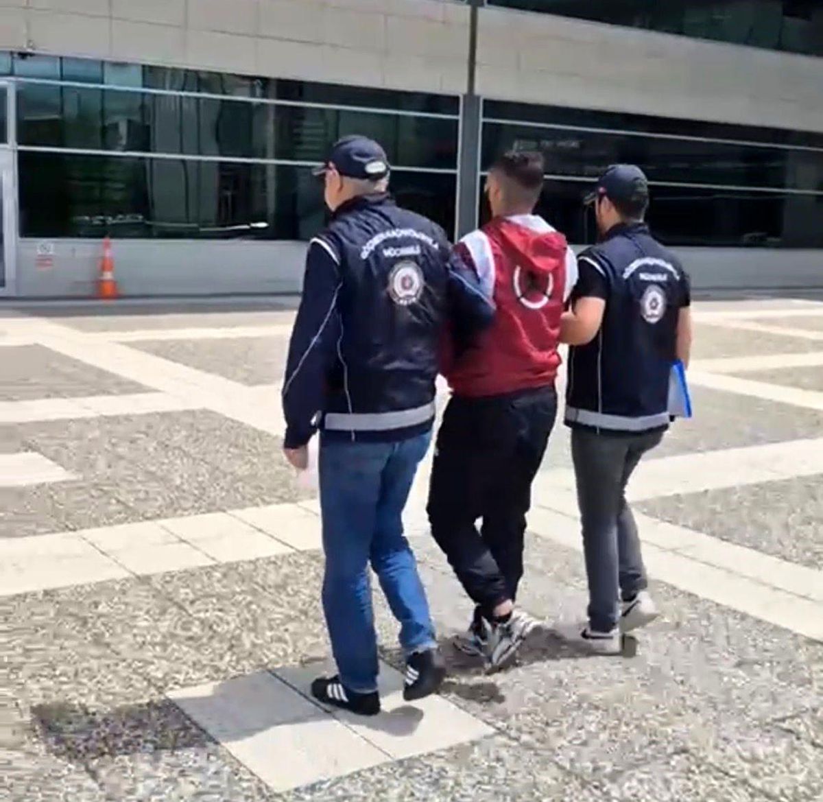 TEM Otoyolu'nda 6 düzensiz göçmen yakalandı: Organizatör tutuklandı