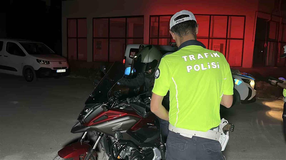 Burdur'da polis ekiplerinden sıkı denetim