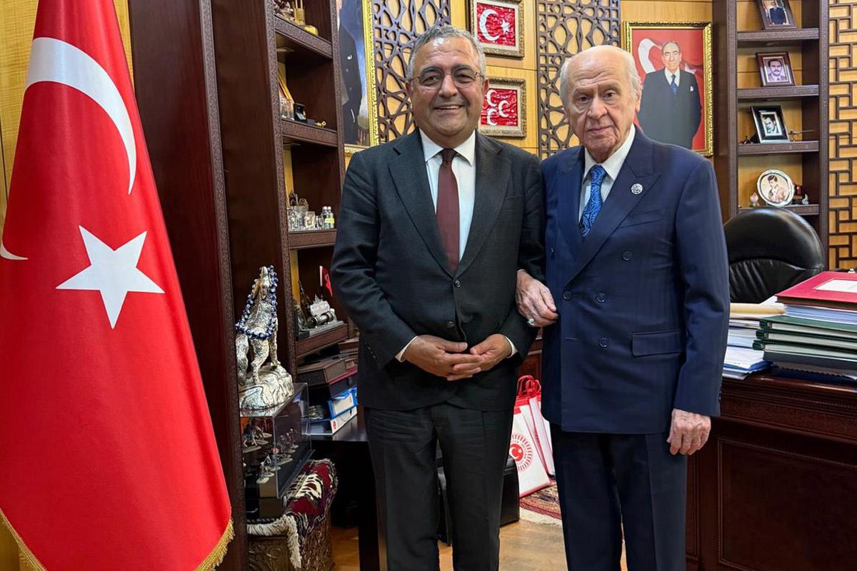 Makam odasında kol kola poz! Bahçeli, Sezgin Tanrıkulu'nu ağırladı
