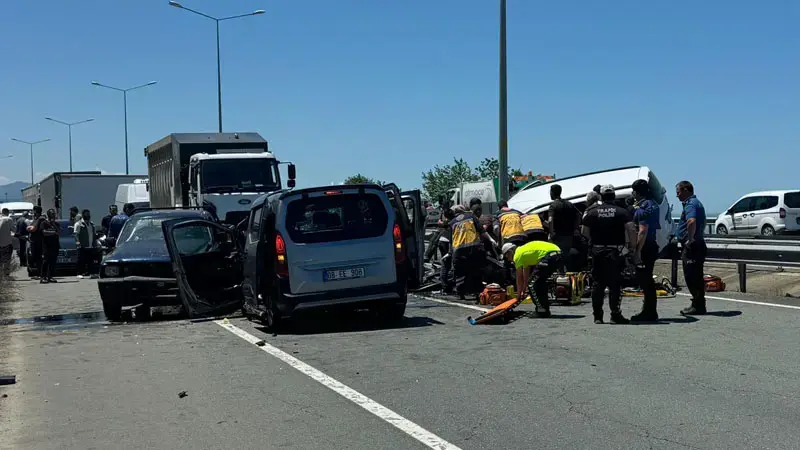 Karadeniz Sahil Yolu'nda 'ters yön' kazası; 2 ölü, 3 yaralı
