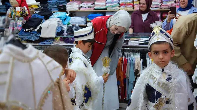 Vakıflar Genel Müdürlüğü'nün geleneksel sünnet şölenleri başladı