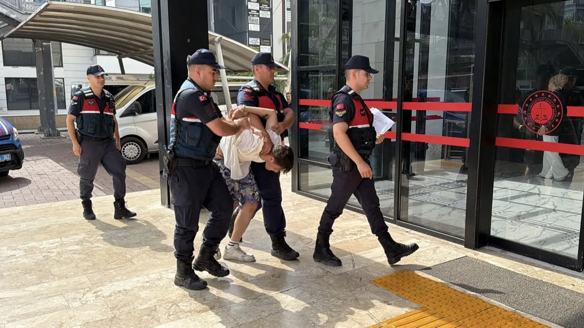 Soygun girişimi faciayla bitti: İçinde çocuk olan aracı kaçırıp kaza yaptı