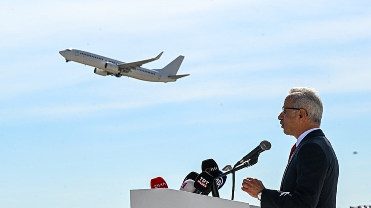 Bakan Uraloğlu: Yılın ilk 5 ayında 89 milyon yolcu hava yolu ile seyahat etti