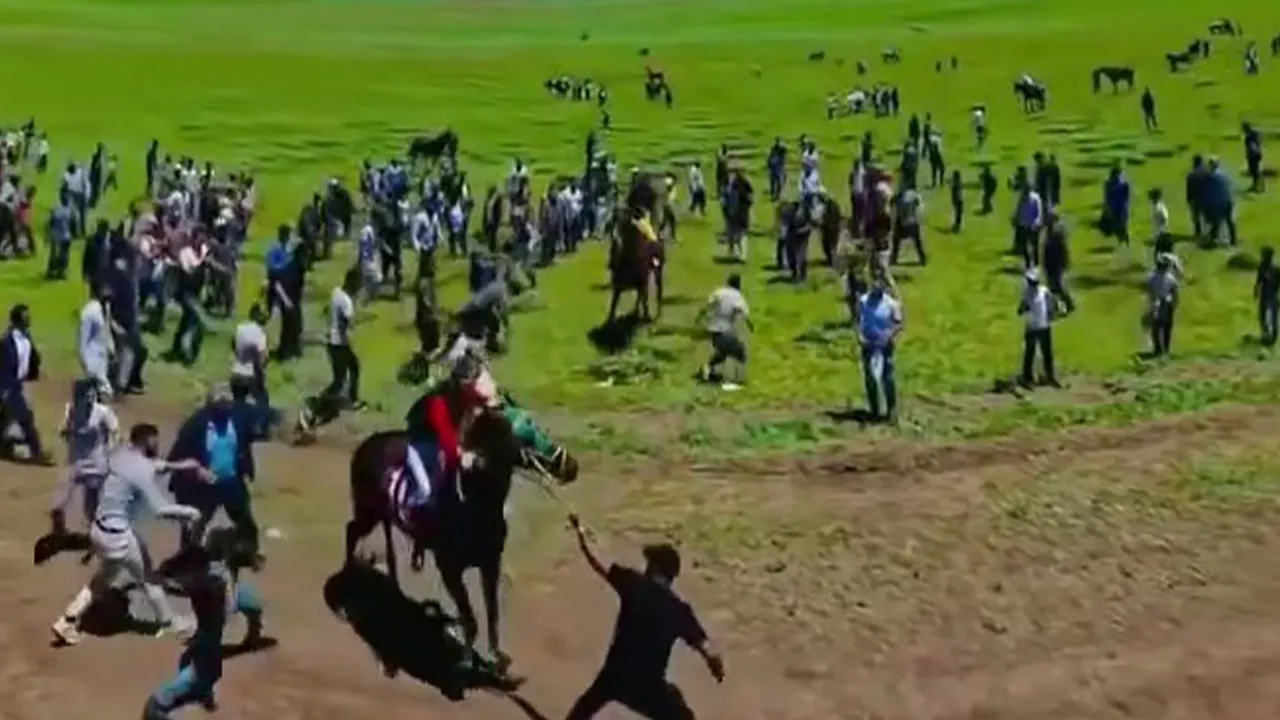 Görüntüler tespit edildi! Erzurum’da at yarışında ata uygunsuz müdahaleye soruşturma!