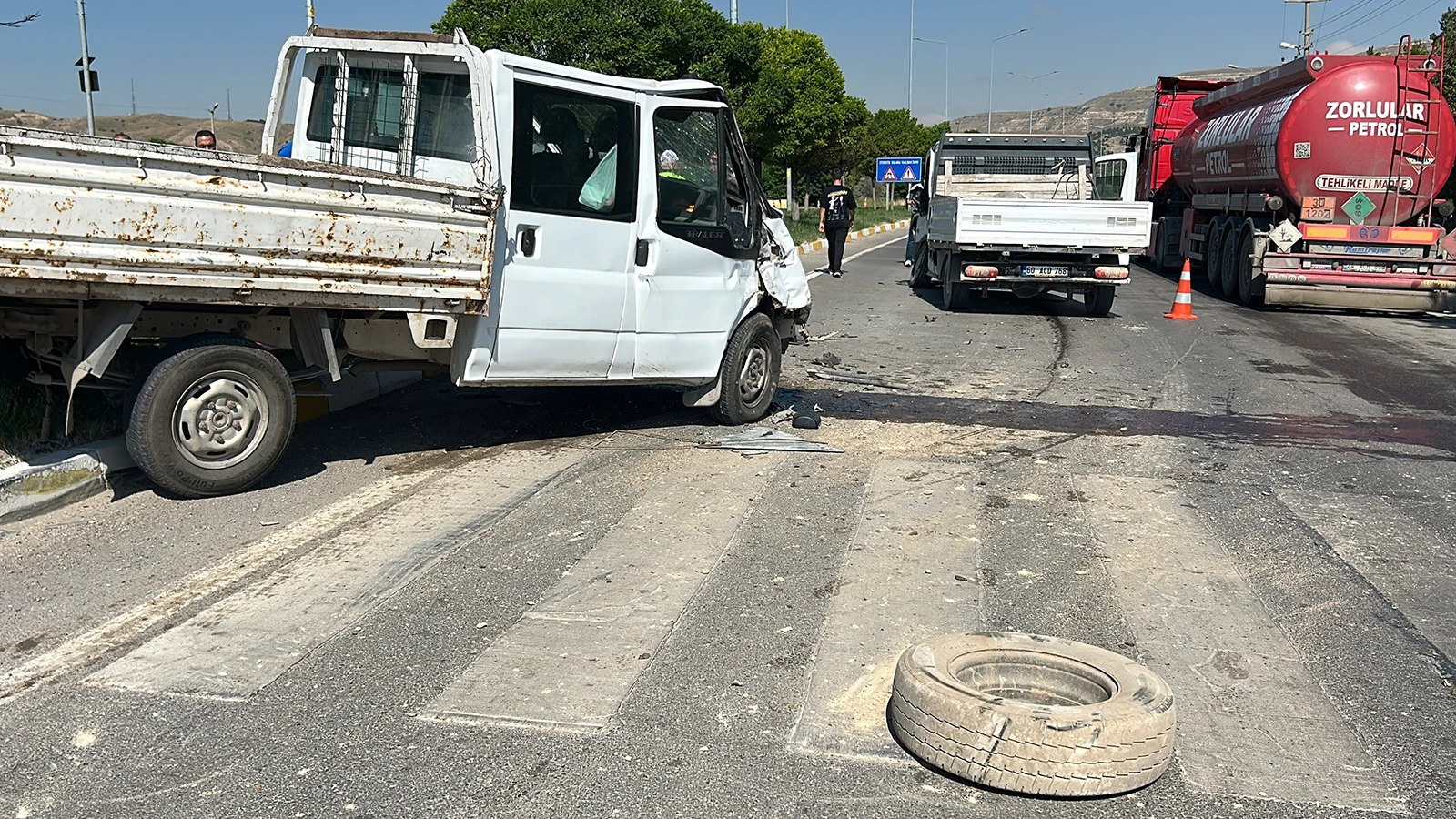Sivas'ta iki kamyonet kavşakta çarpıştı: 5 yaralı