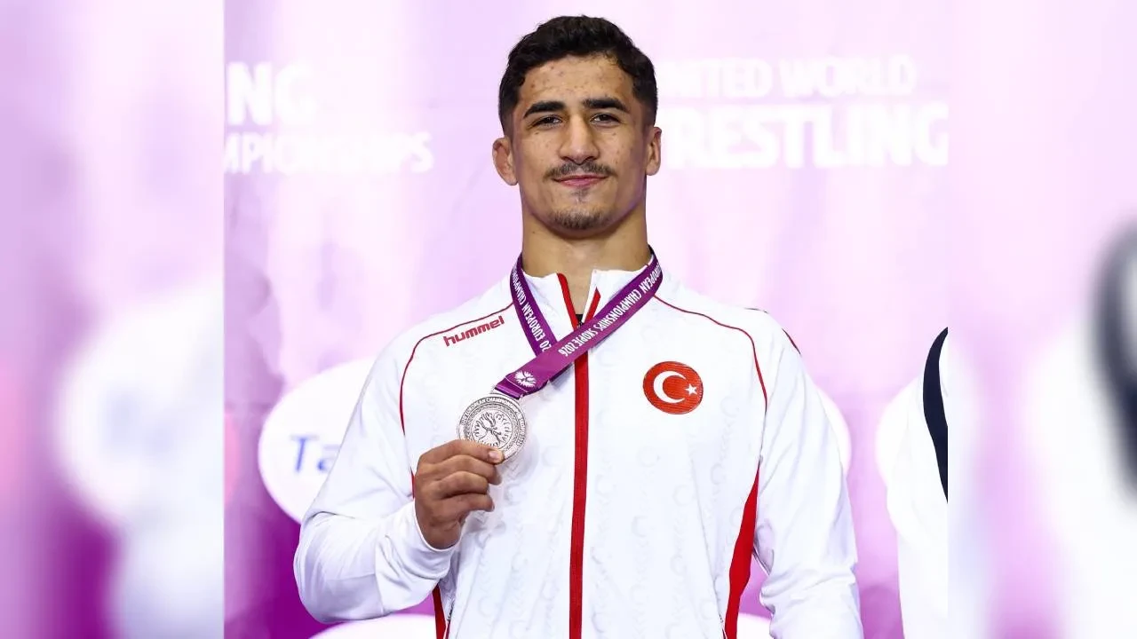 Milli güreşçi Yasin Uzun, bronz madalya kazandı