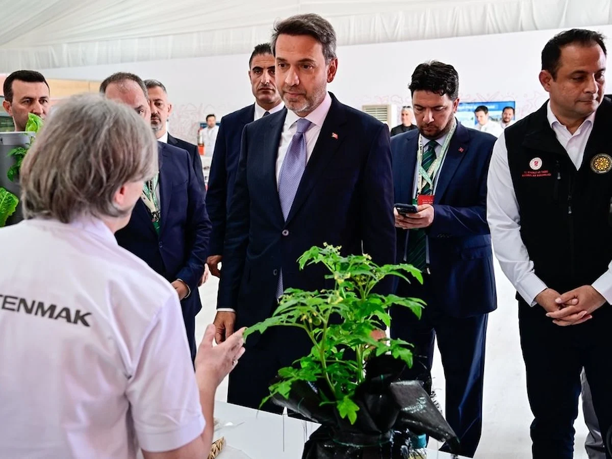 Alparslan Bayraktar, Sıfır Atık Festivali'ni ziyaret etti: Gençlerle buluştu
