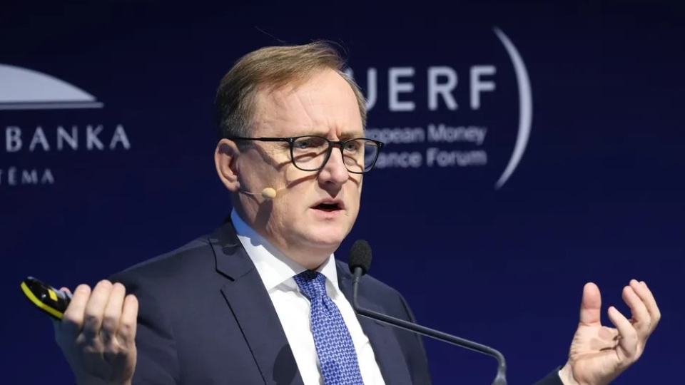AMB yetkilisinden 'hızlı faiz artışına gerek yok' mesajı