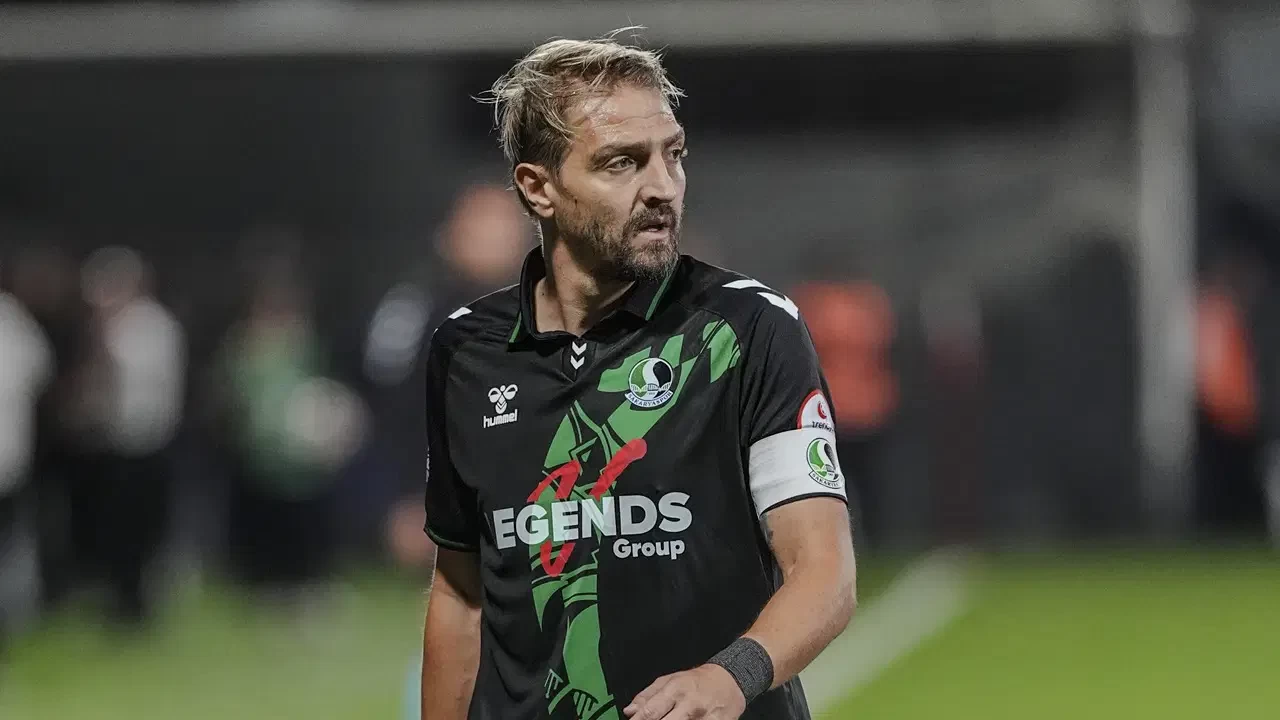 Caner Erkin futbolu bıraktı! Türk futbolunun asist kralı sahalara veda etti