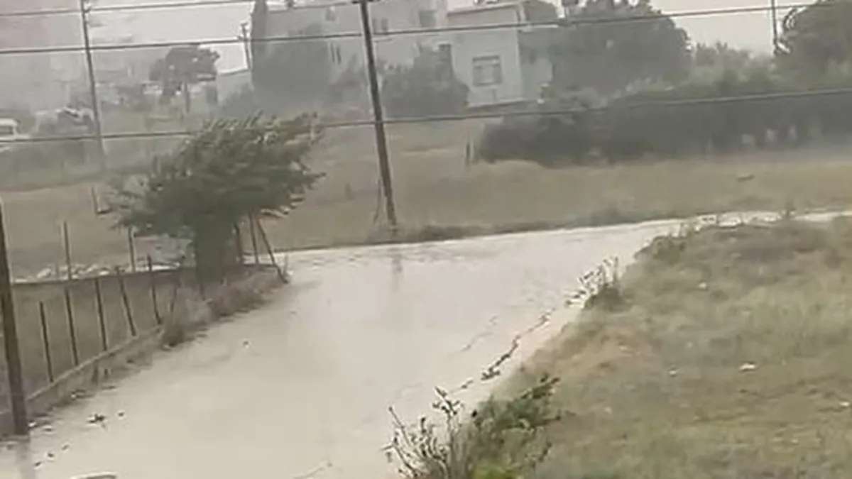Osmaniye'de şiddetli sağanak: Cadde ve yollar göle döndü