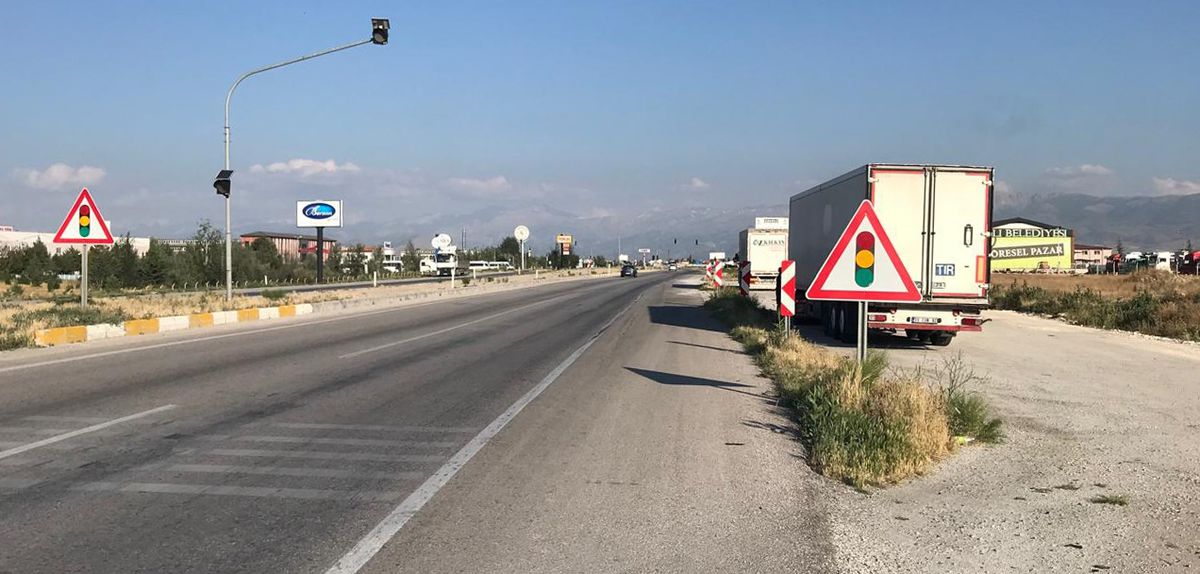 Yol kenarında tabancayla vurulmuş halde bulundu