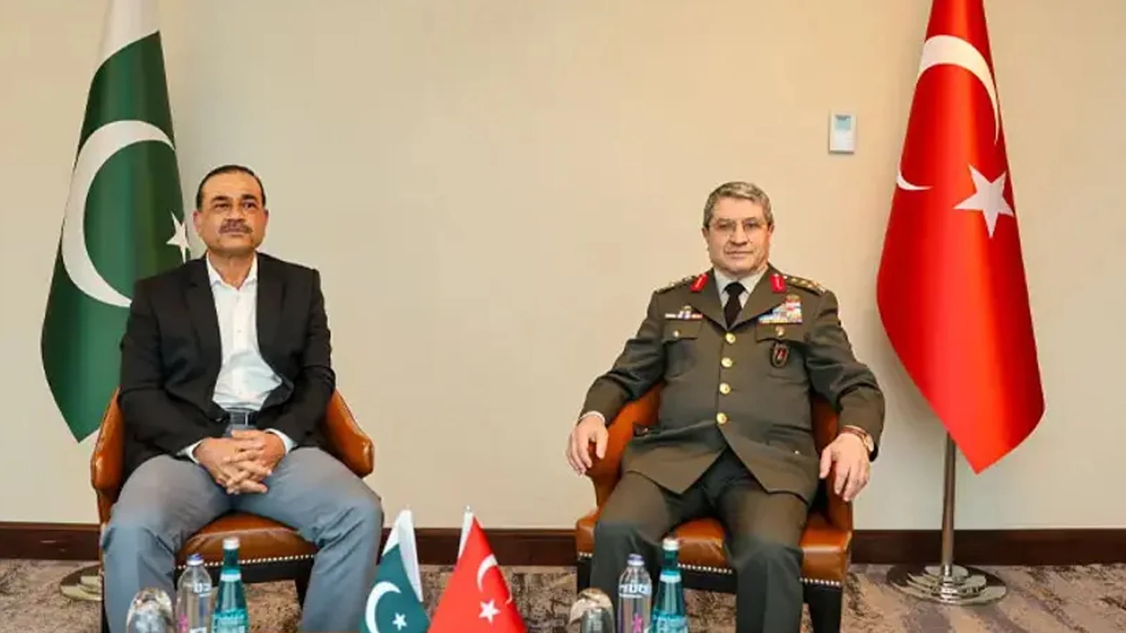 Genelkurmay Başkanı Orgeneral Bayraktaroğlu, Pakistanlı mevkidaşı Munir ile bir araya geldi