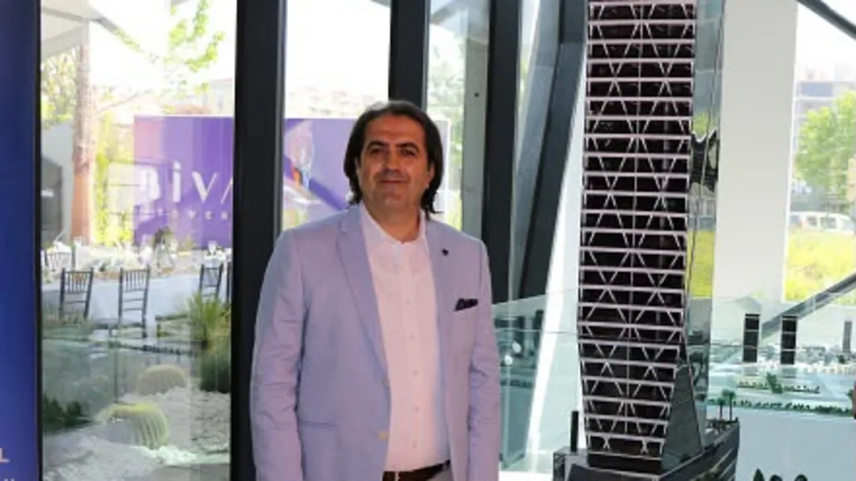 32 katlı lüks gökdelende asansör skandalı! Elektrik kesildi, 45 dakika asansörde mahsur kaldılar!