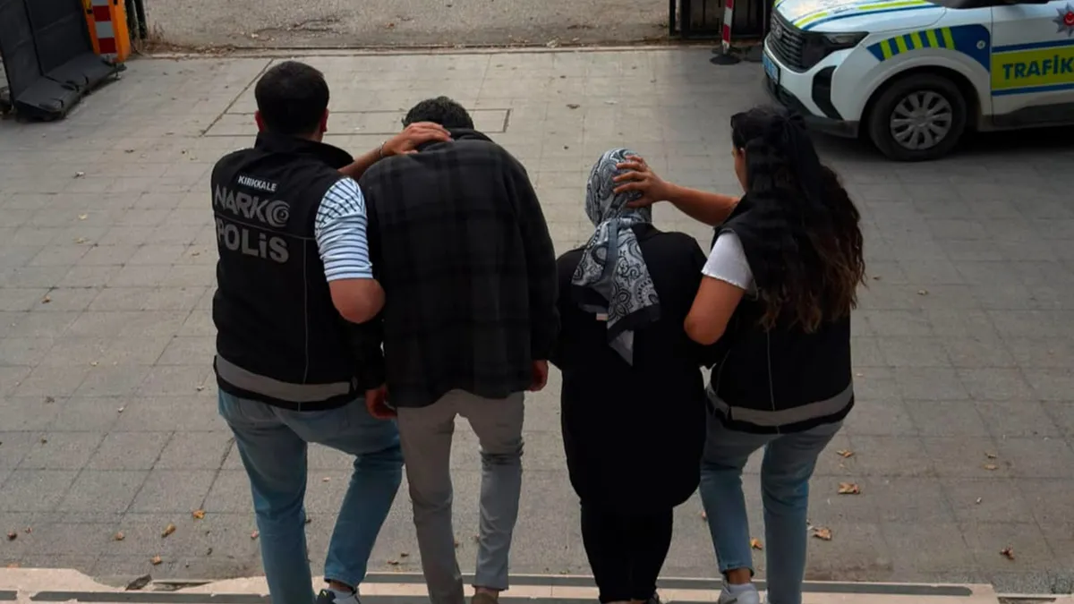 Narkotikten zehir tacirlerine darbe! 5 bin 180 hap ele geçirildi