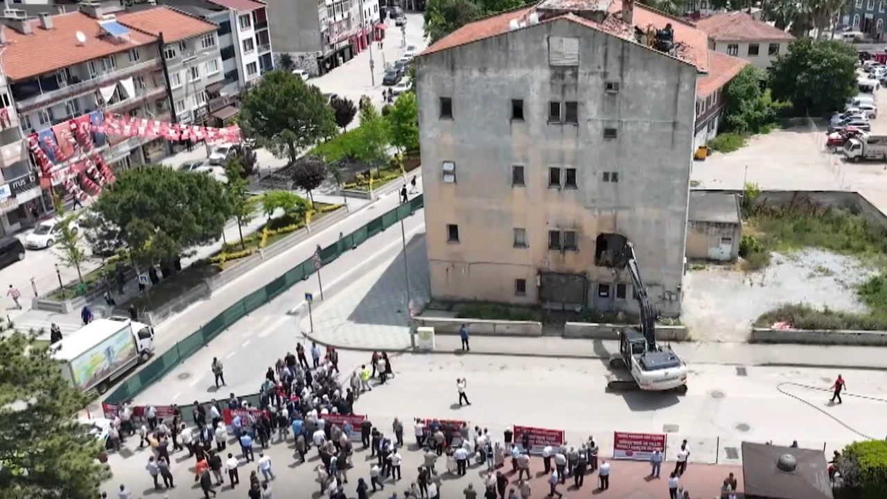 550 hissedar anlaştı: Son engelde kalktı: Gürsu’daki kent meydanına kazma vuruldu