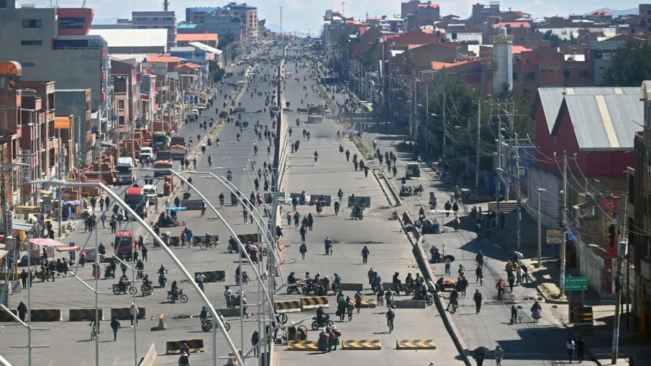 Bolivya'da OHAL kararı: Otoyollardaki barikatlar kaldırılıyor