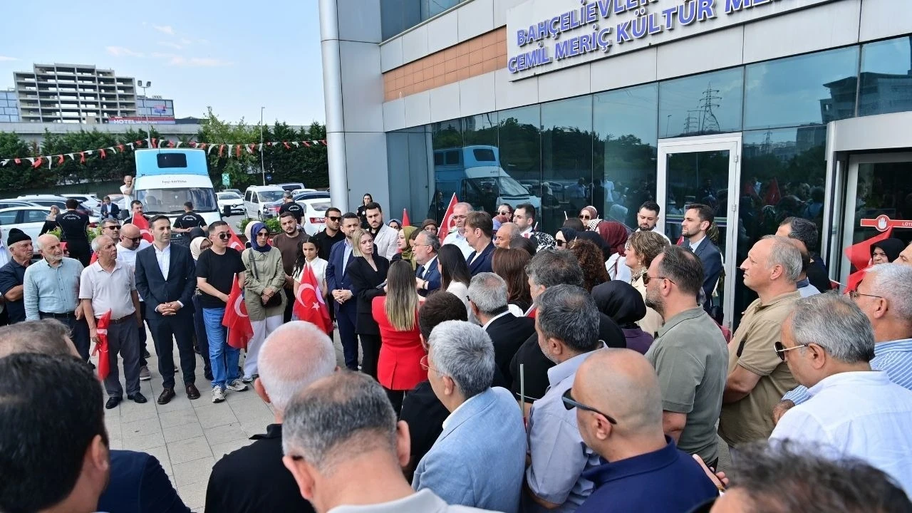 15 Temmuz 'a "tiyatro" sözleri infial yarattı! Şehit yakınlarından CHP'li meclis üyesine suç duyurusu: "17 yaşındaki evladımı boşuna mı şehit verdim"