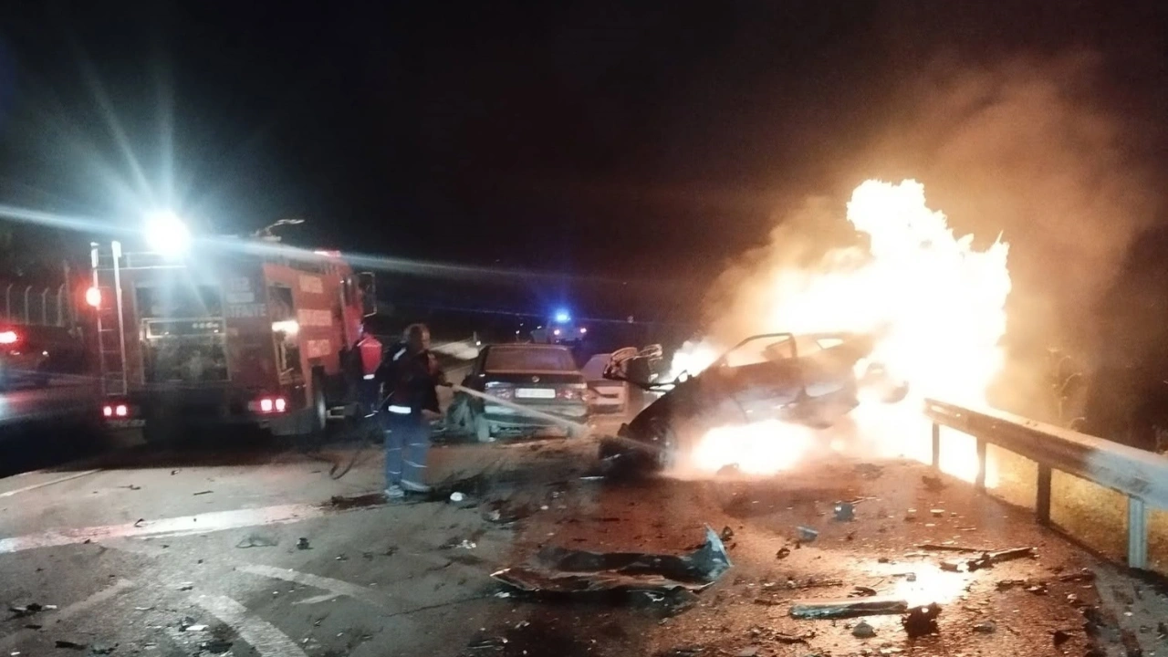 Kayseri'de 3 otomobil birbirine girdi: 1 ölü 5 yaralı