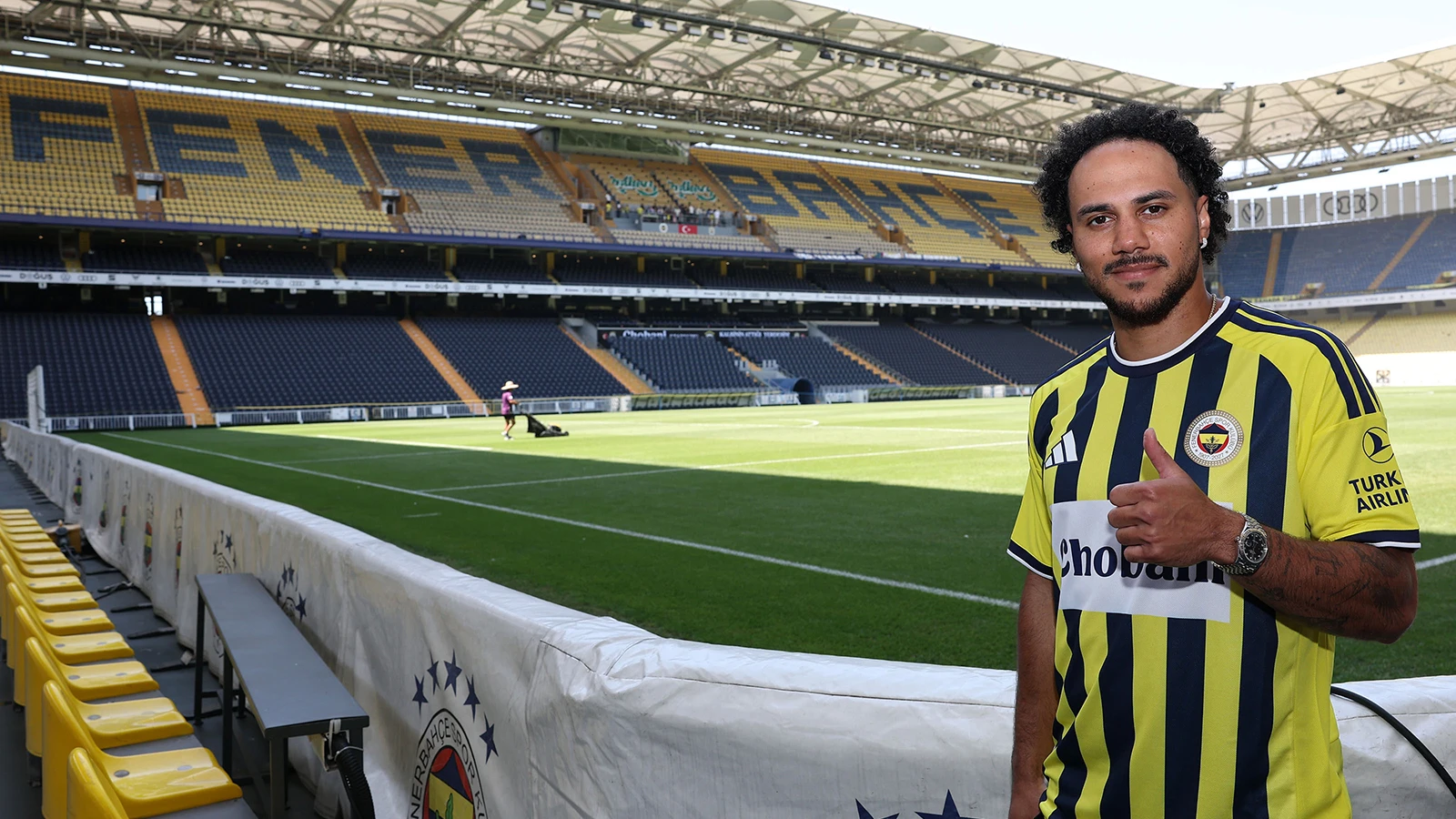 Fenerbahçe'nin yeni transferi Shane Larkin, Chobani Stadyumu'nu gezdi