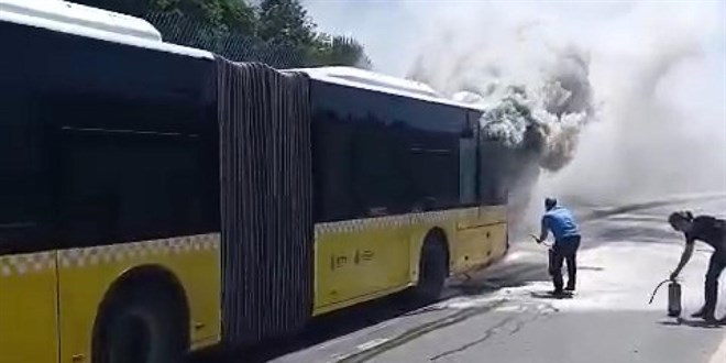Seyir halindeki İETT otobüsünde yangın