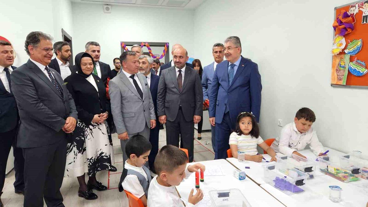 Eskişehir'de Zübeyde Hanım Özel Eğitim Anaokulu'nun yeni binası törenle açıldı
