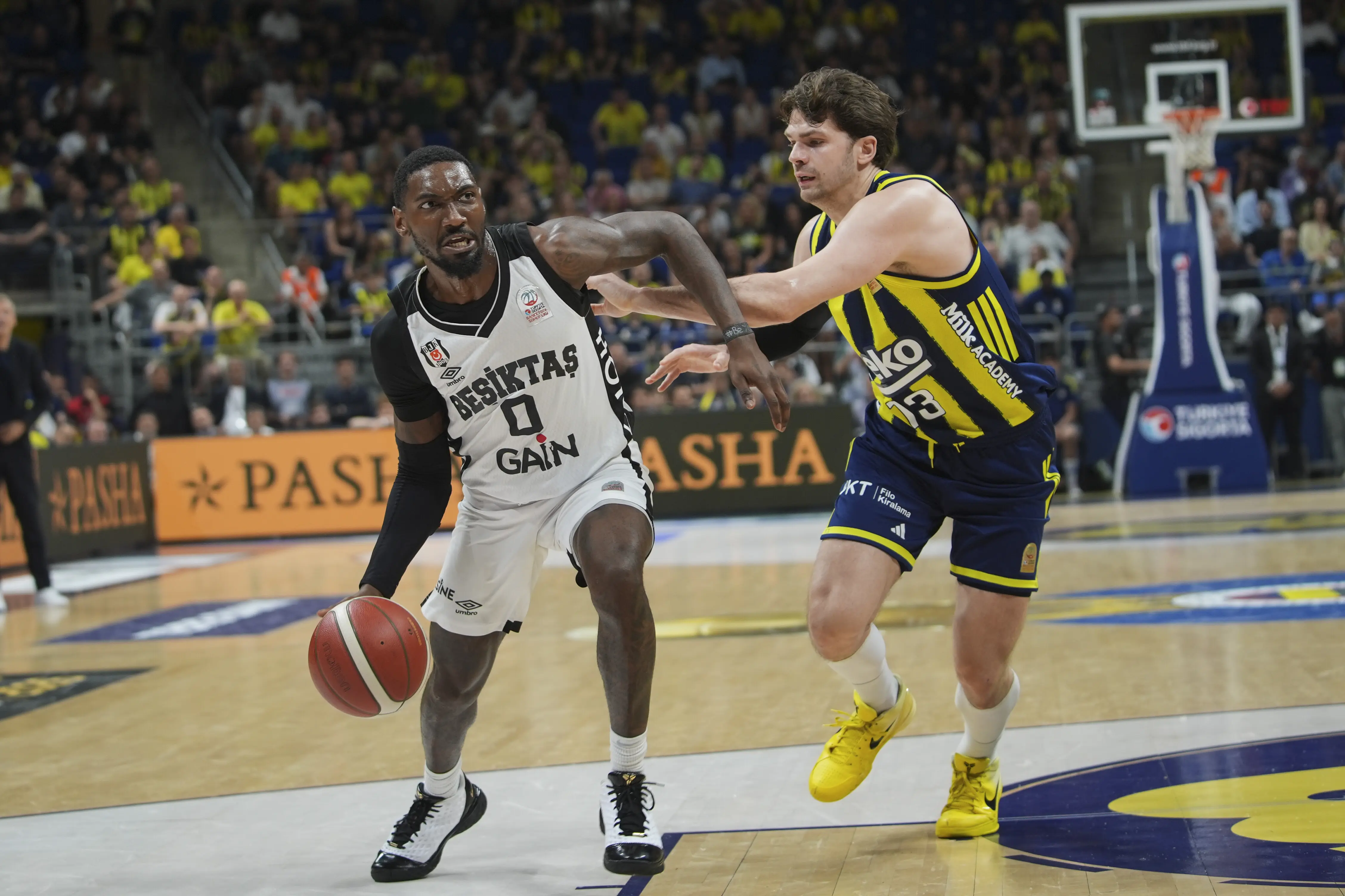 Final serisinde 3. randevu! Beşiktaş GAİN'in konuğu Fenerbahçe Beko