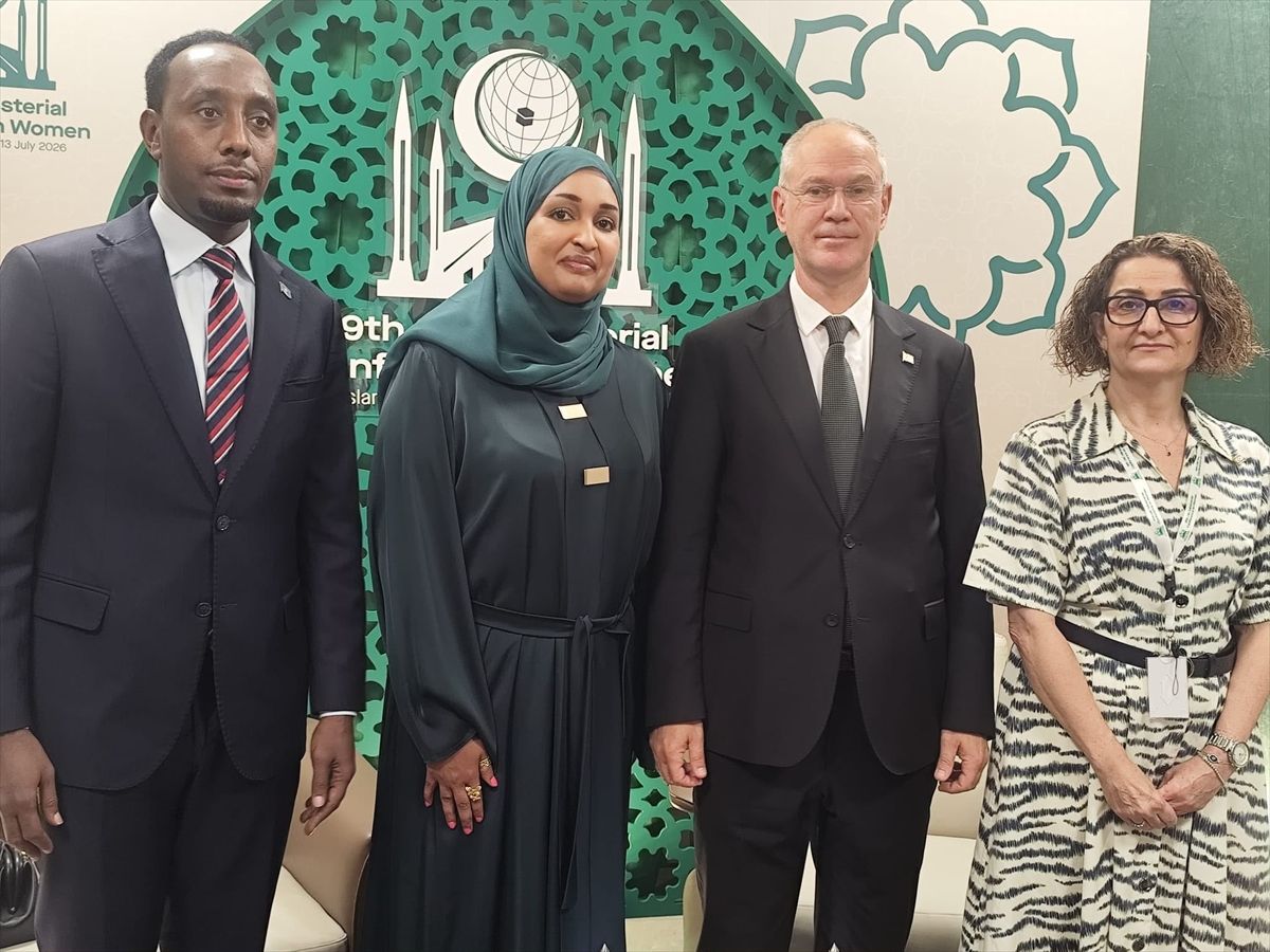 KKTC Çalışma Bakanı Hasipoğlu, Somali Aile Bakanı Makhzoumi ile Pakistan'da görüştü