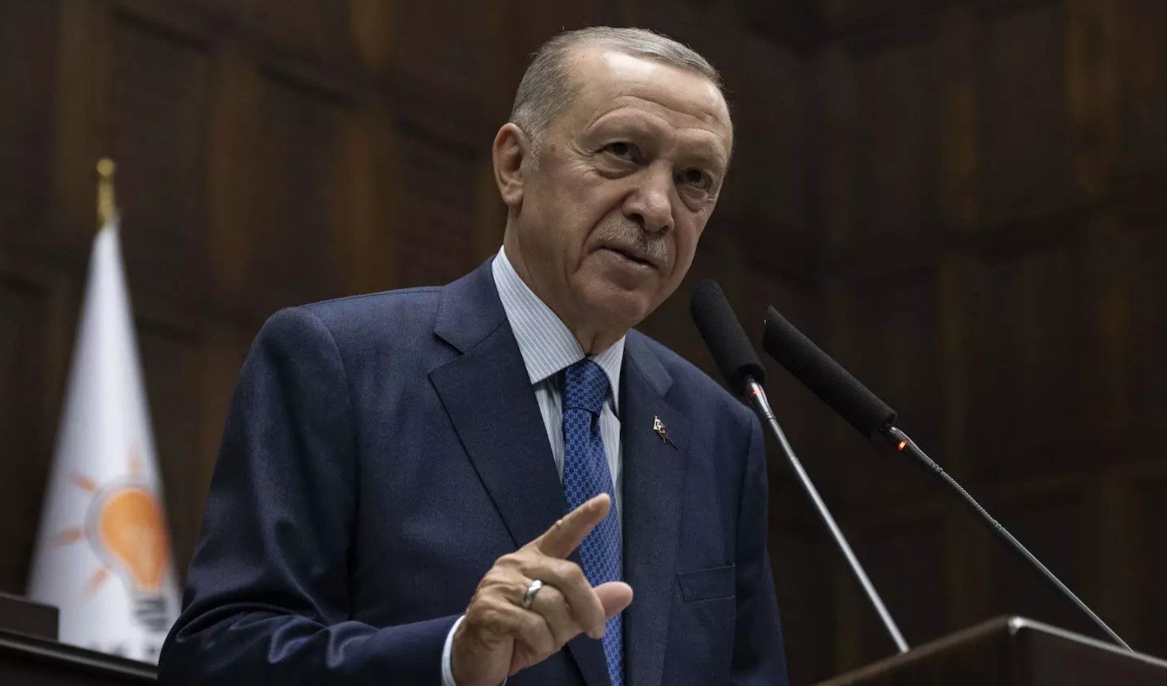 Erdoğan grup toplantısında konuşuyor: 'Partimizi yeni katılımlarla büyütmeye devam ediyoruz'