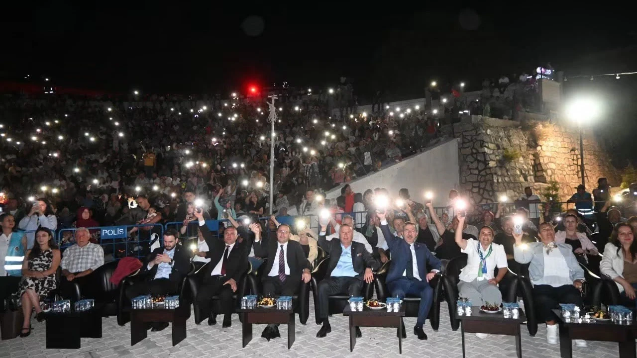 Afyonkarahisar'da festival renkli anlara sahne oldu