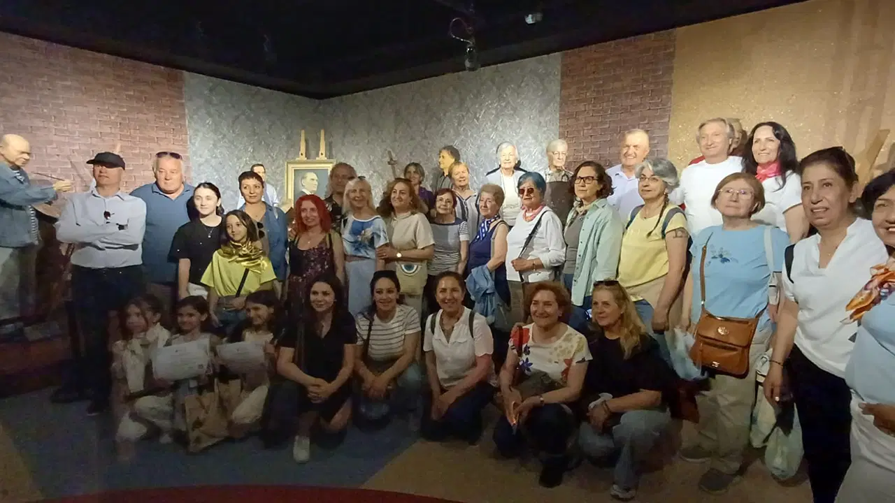 Ressam İmren Erşen'in balmumu heykeli Yılmaz Büyükerşen Balmumu Müzesi'nde törenle açıldı