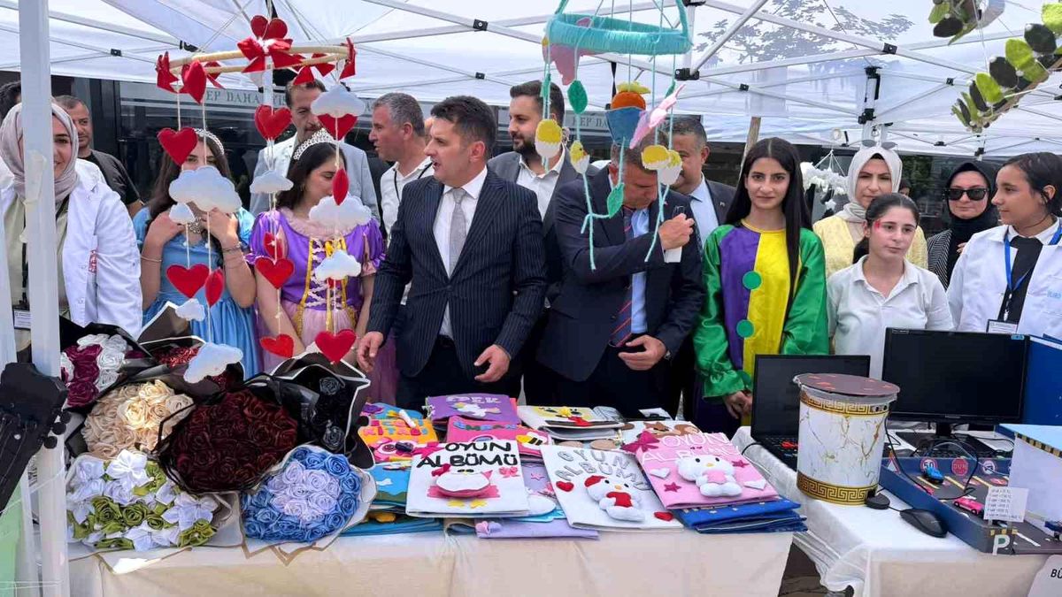 Siverek'te "Maarifin Kalbinde Marifetli Gençlik" fuarı açıldı