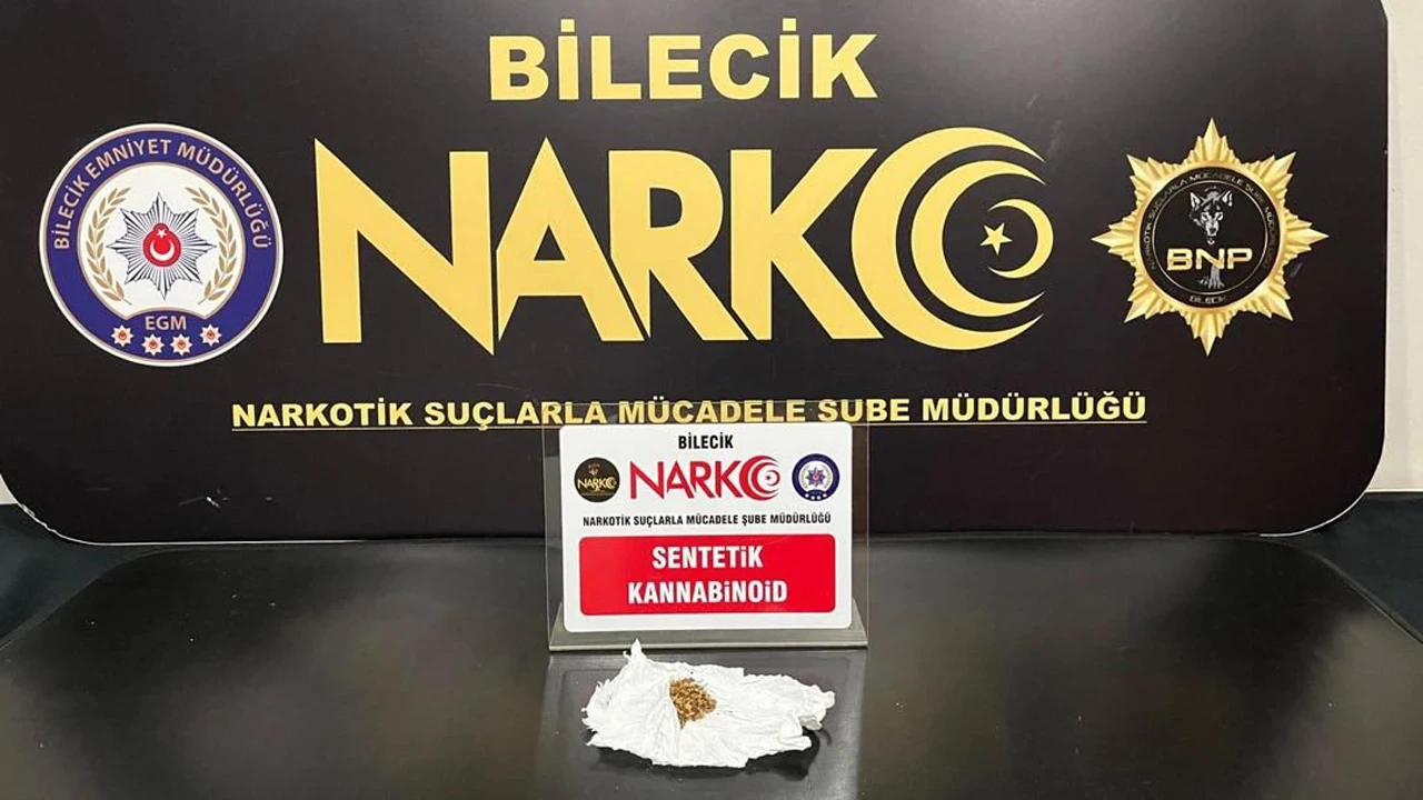 Bilecik’te ehliyetsiz araç kullanırken uyuşturucu ile yakalanan şahsa ceza yağdı