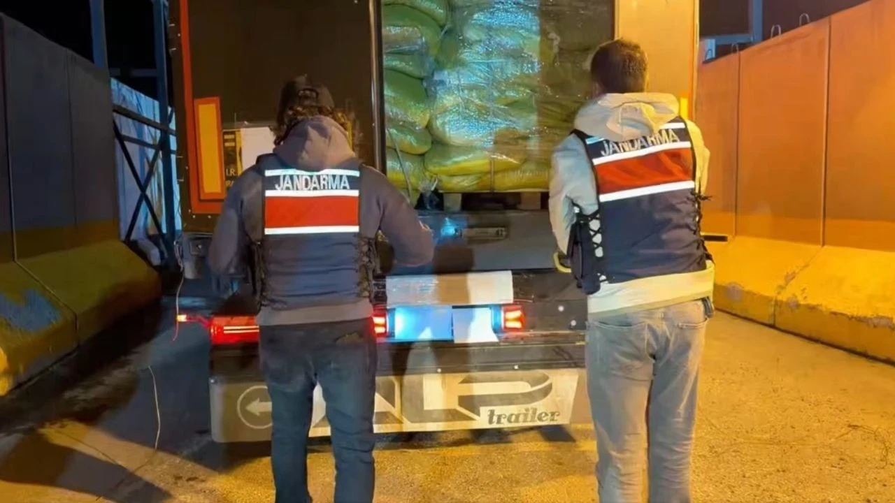 İçişleri Bakanlığı duyurdu! Madde kaçakçılığına dev darbe! Tam 333 kilogram ele geçirildi