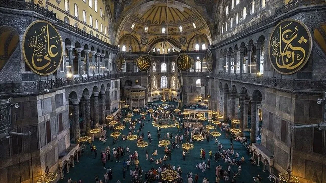 Ayasofya Camii, 6 yıl önce bugün yeniden ibadete açıldı