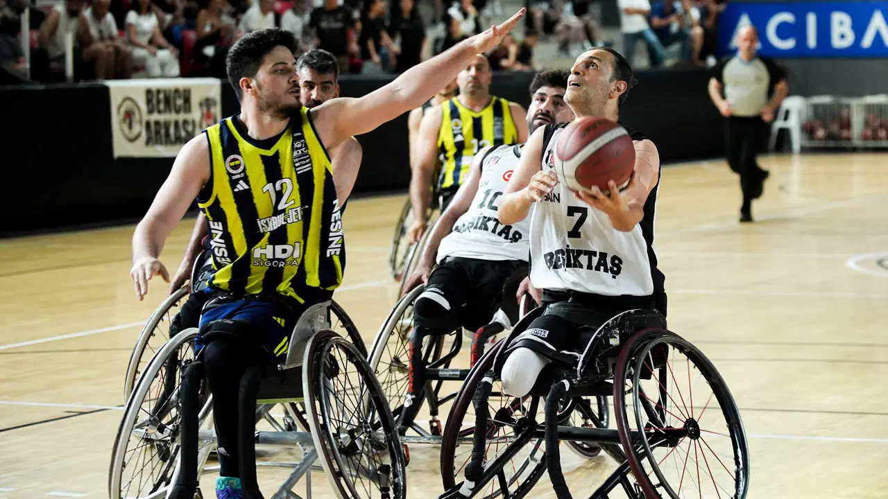 Beşiktaş, Fenerbahçe'yi yenerek seride eşitliği yakaladı
