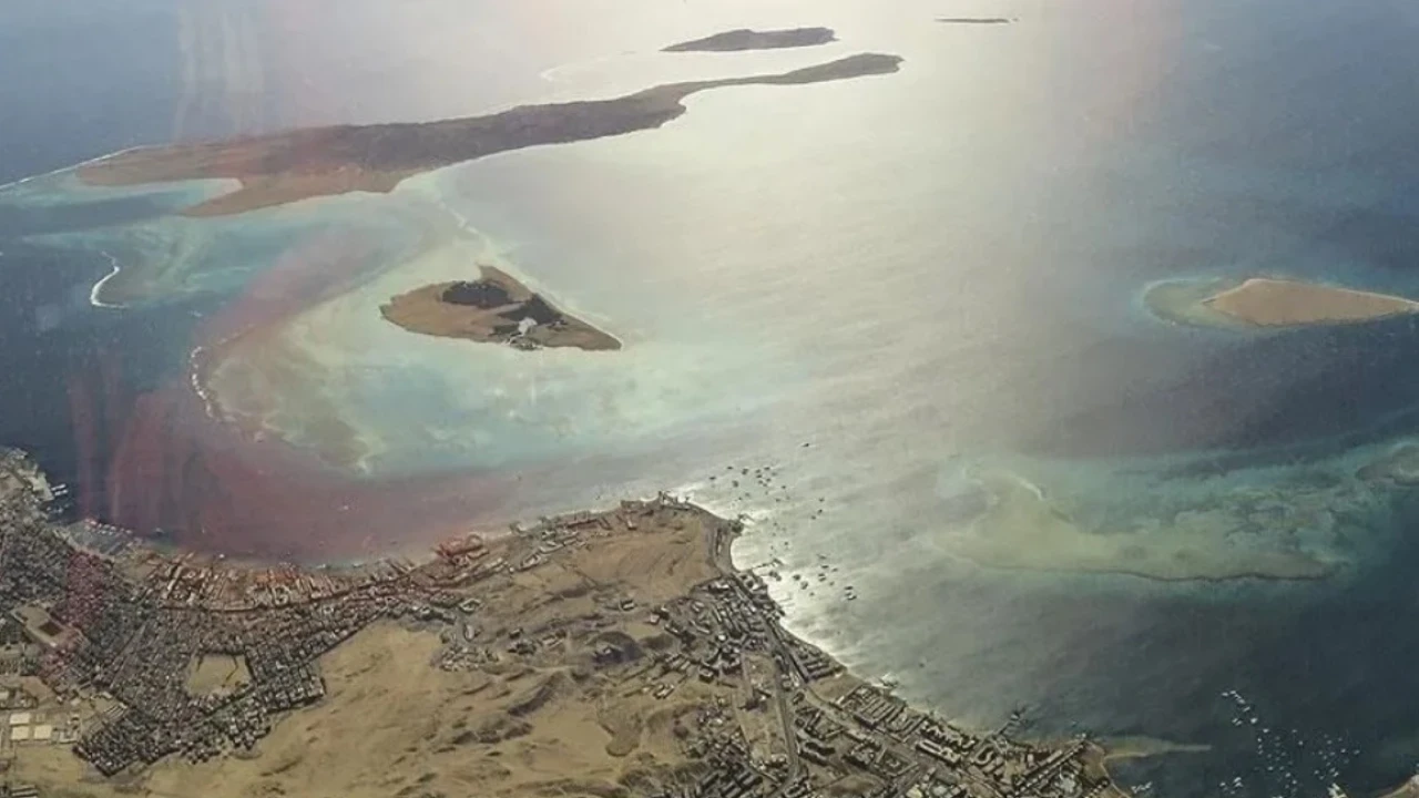 İran'dan tüm deniz yollarını kapatma tehdidi