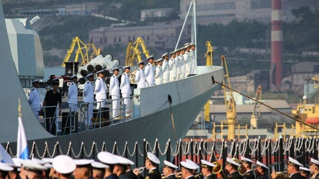 İki dev donanma Sarı Deniz'de bir araya geliyor: Rusya ve Çin'den ortak tatbikat