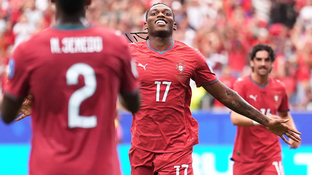 Fenerbahçe ve Galatasaray peşinde! Rafael Leao için istenilen rakam 60 milyon euro